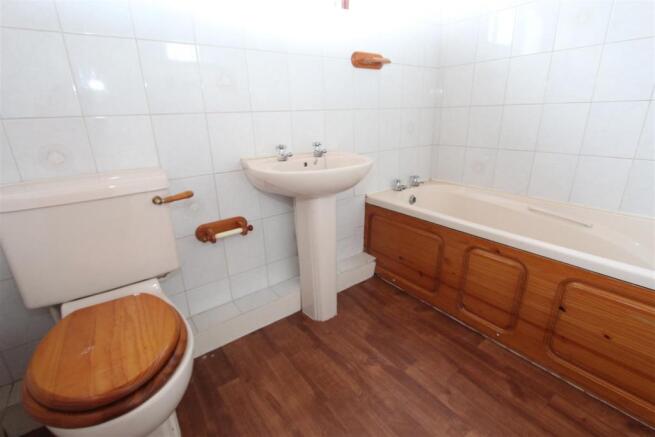 Family Bathroom.JPG