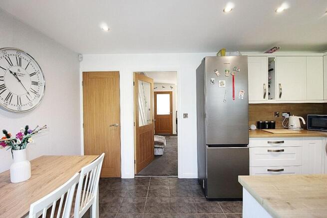 3 bed Town House for sale Image 11