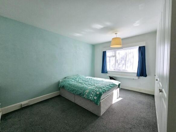 2 bed Flat for sale Image 6