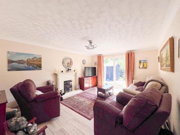 Hayes Close, Leek, ST13 6DF photo 4