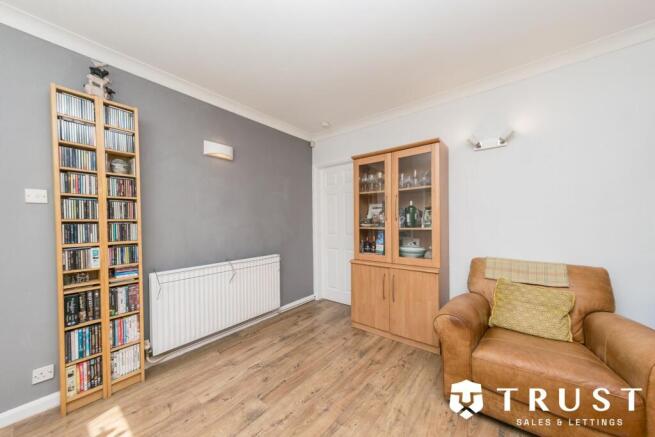 5 bed Detached for sale Image 11