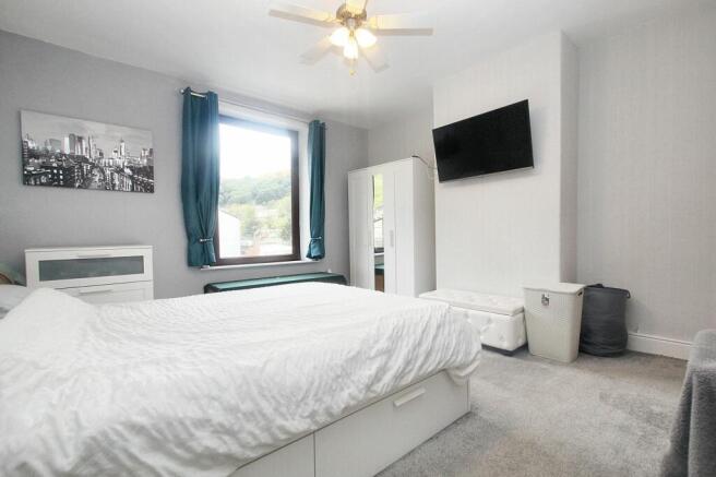Double bedroom one 2nd image