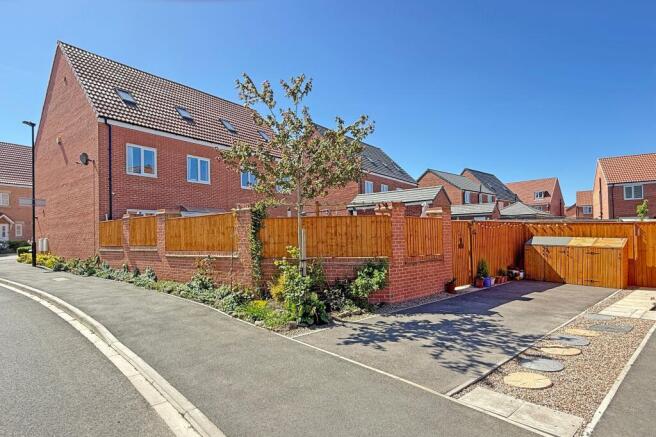 4 bed Semi-Detached for sale Image 12