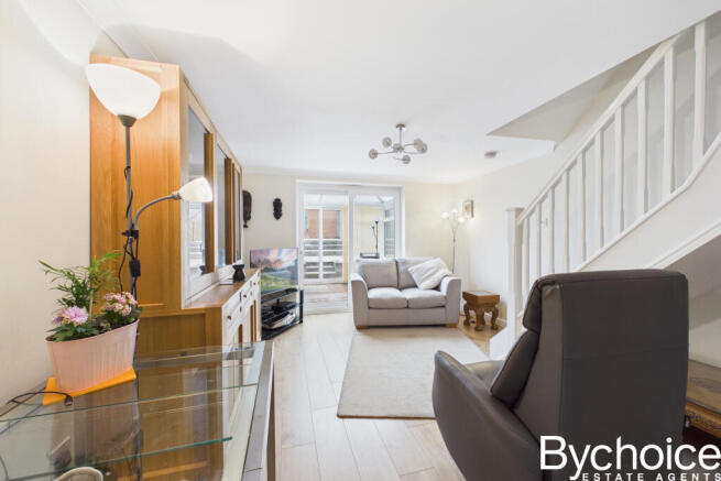 CAM05454G0-PR0152-STILL006