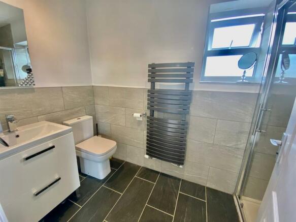 ENSUITE SHOWER ROOM