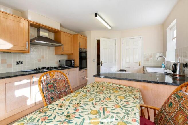 5 bed Detached for sale Image 6