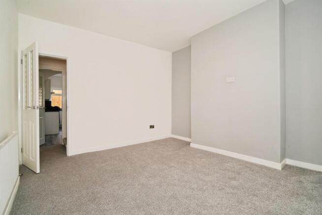 3 bed Semi-Detached for sale Image 6
