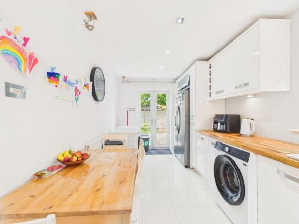 4 bed Detached for sale Image 4