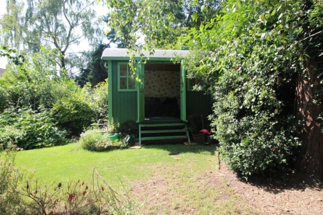 Hut 1.jpg