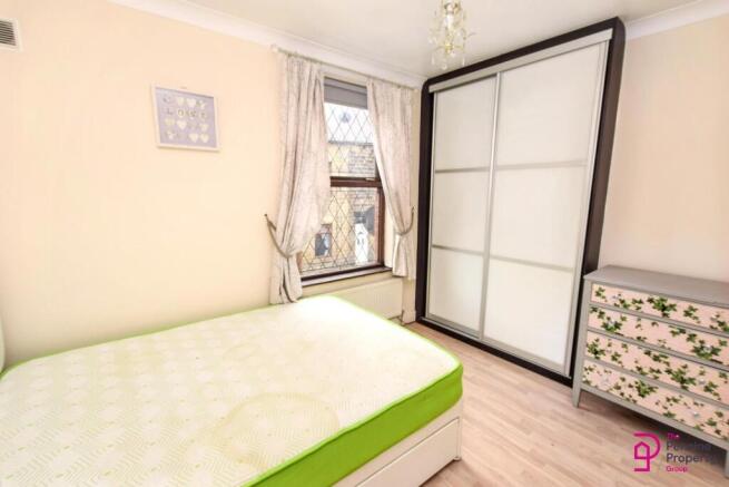 2 bed Terraced to rent Image 6