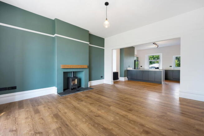 5 bed Detached to rent Image 5