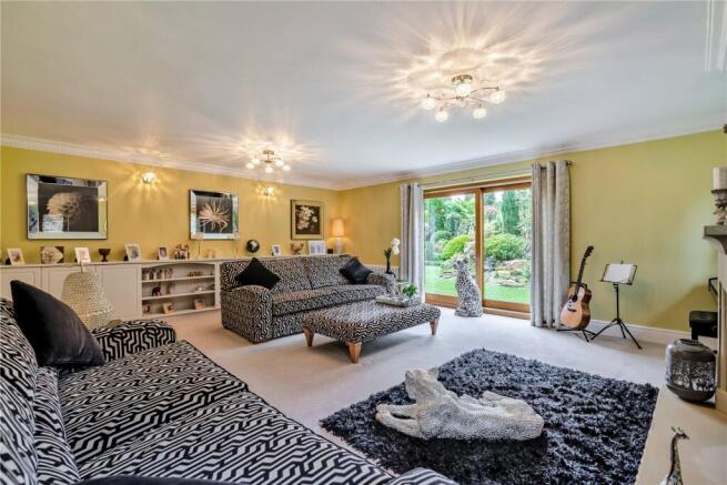 5 bed Detached for sale Image 6