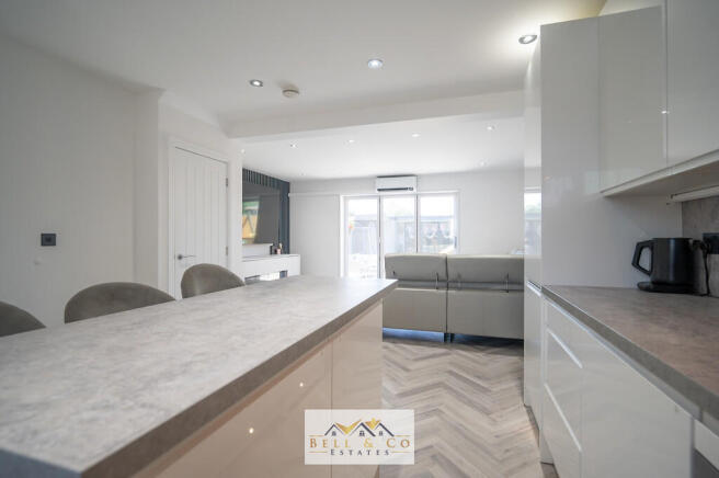 3 bed Semi-Detached for sale Image 4