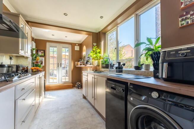 3 bed Terraced for sale Image 8