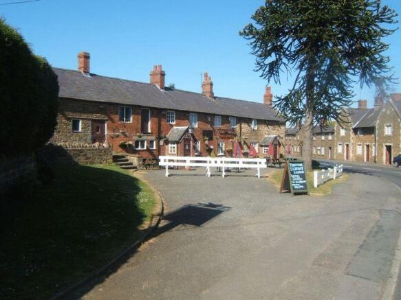 Village Pub 