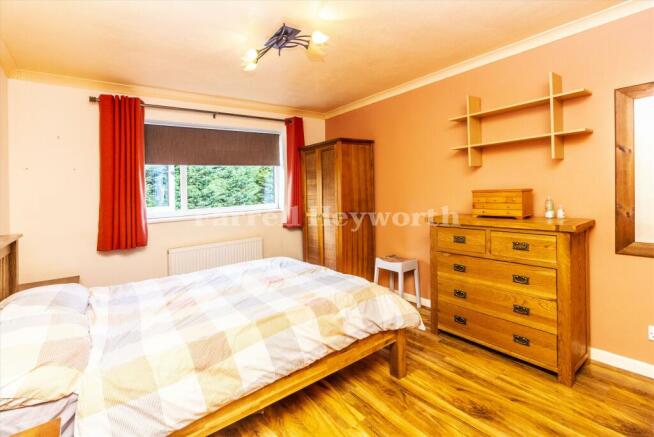 Bedroom 2 image 2