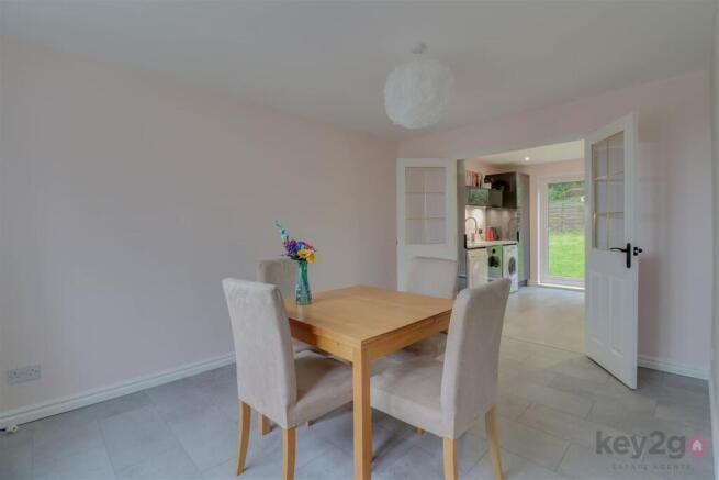 5 bed Detached for sale Image 5