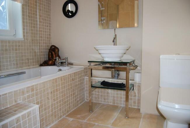 FAMILY BATHROOM