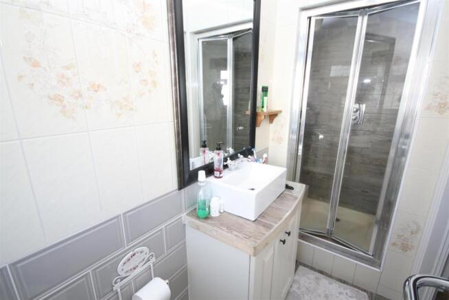 Ensuite.JPG