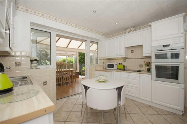 KITCHEN/BREAKFAST RO