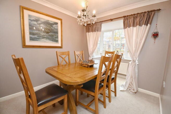 4 bed Detached for sale Image 9