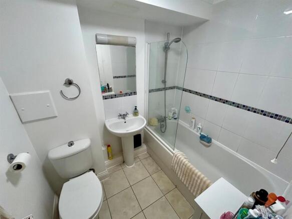 bathroom 1 - Copy.jpg