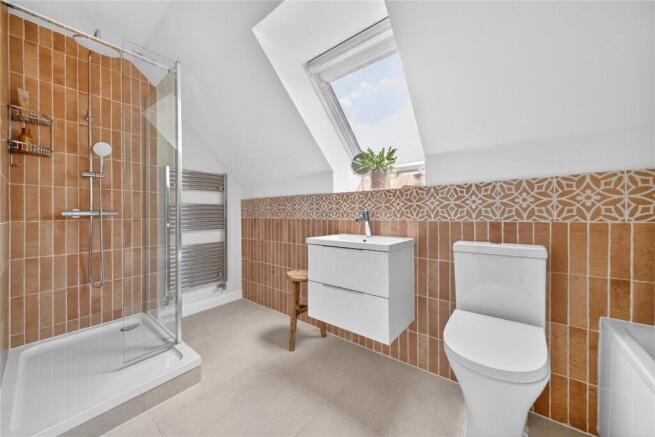 5 bed Detached for sale Image 11