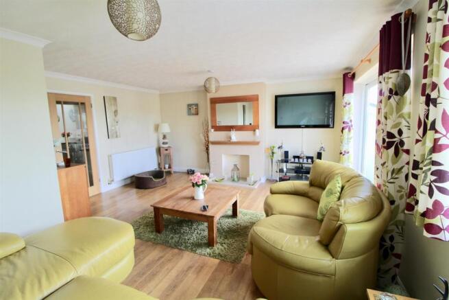 Lounge 2.jpg