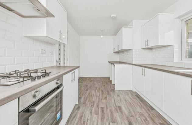 5 bed Detached to rent Image 4