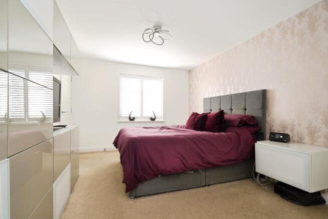 5 bed Detached for sale Image 10
