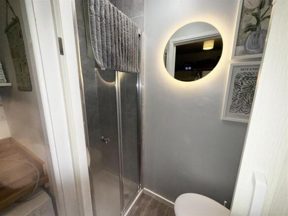 CLOAKROOM/ SHOWER ROOM