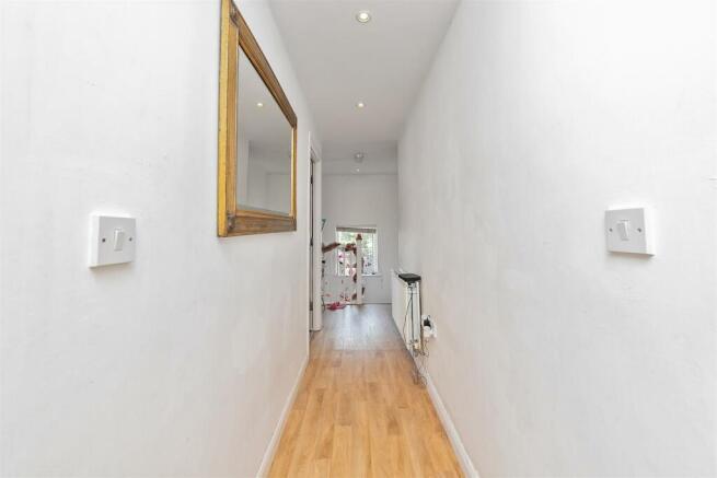 21ErringtonClose-8.jpg