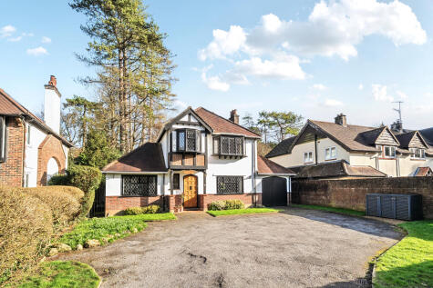 Harestone Valley Road, Caterham, CR3