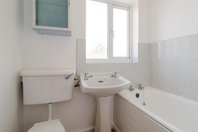 Bathroom b.jpg