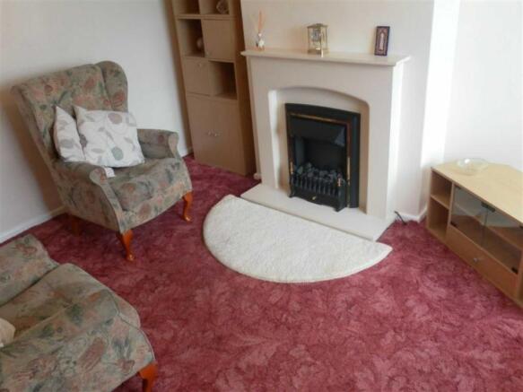 DINING/SITTING ROOM