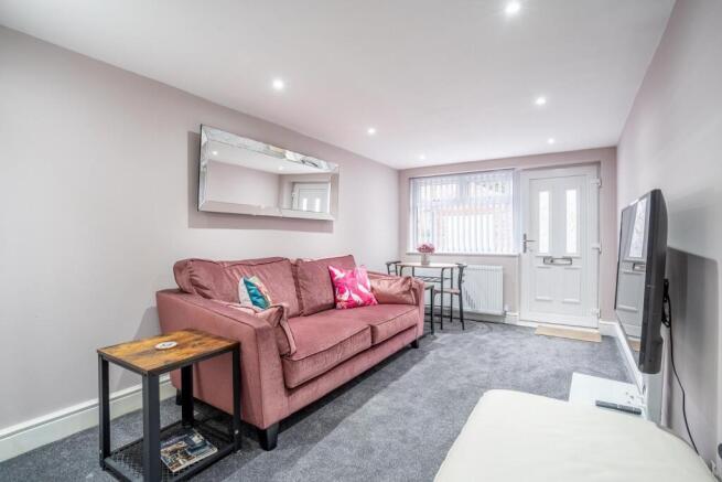 6 bed Town House for sale Image 9