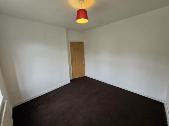 4 bed Semi-Detached to rent Image 12