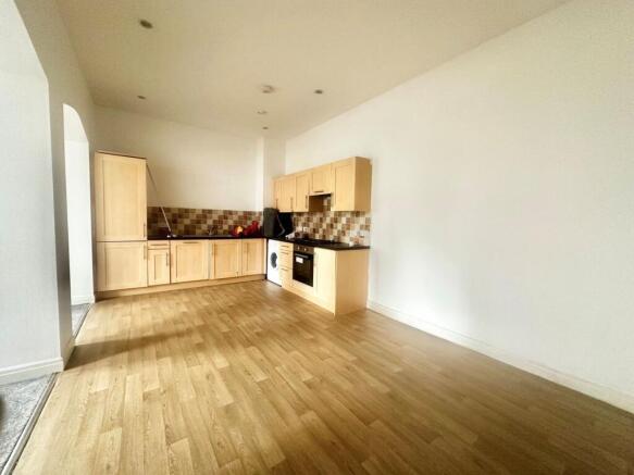 2 bed Flat to rent Image 4