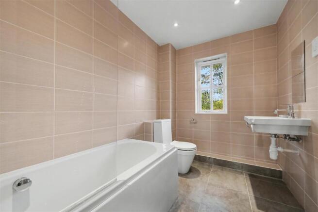 Family Bathroom.jpg