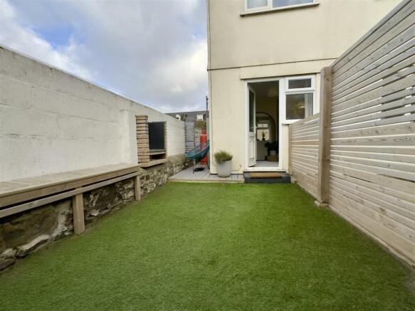 ENCLOSED GARDEN