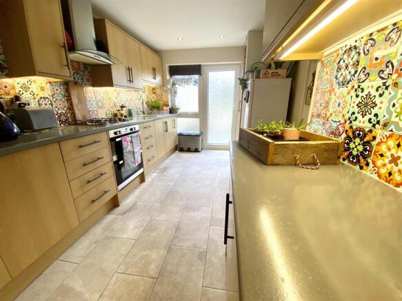 KITCHEN DINING ROOM