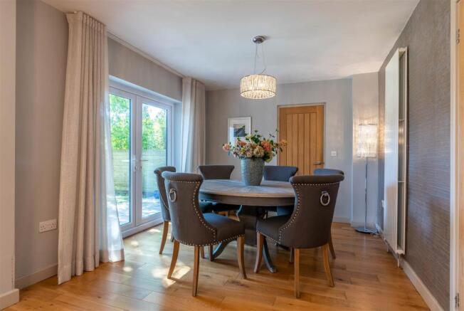 8420718-interior06.jpg