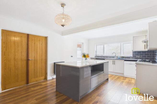 3 bed Semi-Detached for sale Image 6