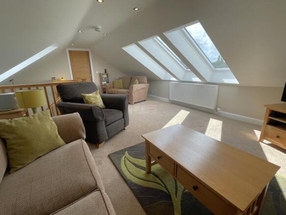 Lounge c.JPG
