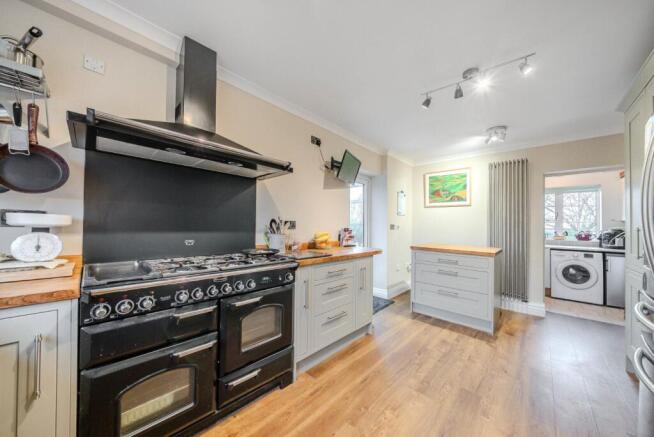 4 bed Detached for sale Image 4