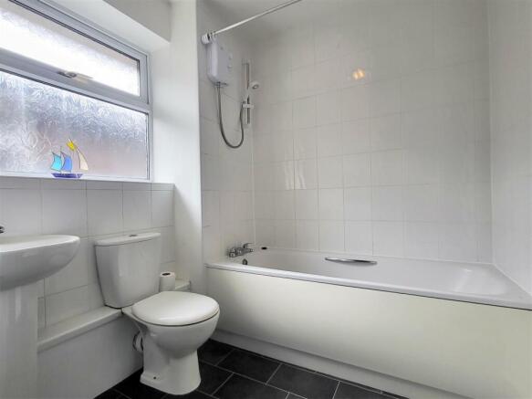 Bathroom 2.jpg