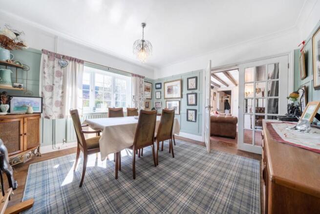 DINING ROOM.jpg