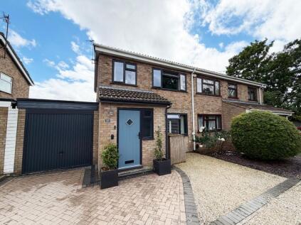 Francis Dickins Close, Wollaston