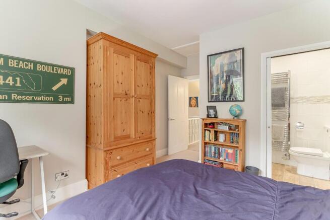 5 bed Detached for sale Image 11