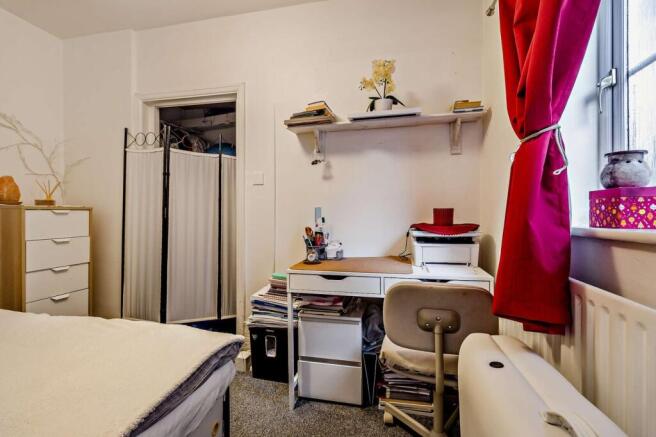 5 bed Flat for sale Image 8